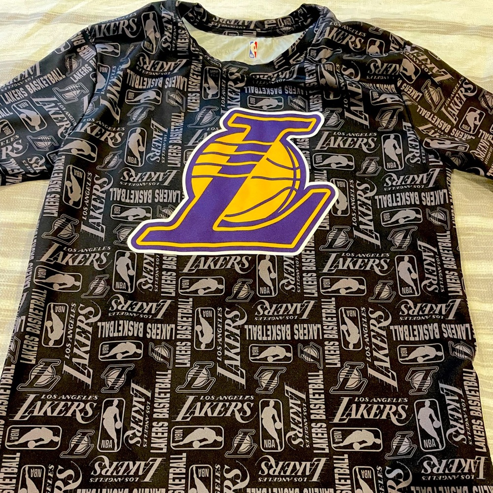 COPY - LA Lakers Short Sleeve performance Tee size Med